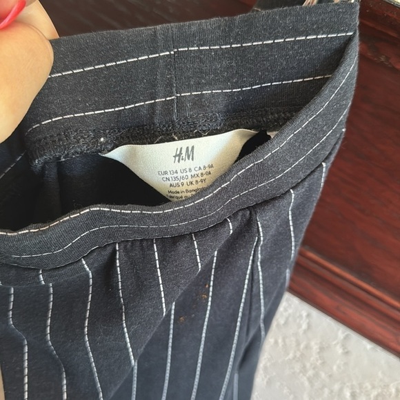 H&M Collab w/ Warner Brothers Girls Size 8 Black Pin Striped Flare Pants Bottoms - Picture 3 of 4